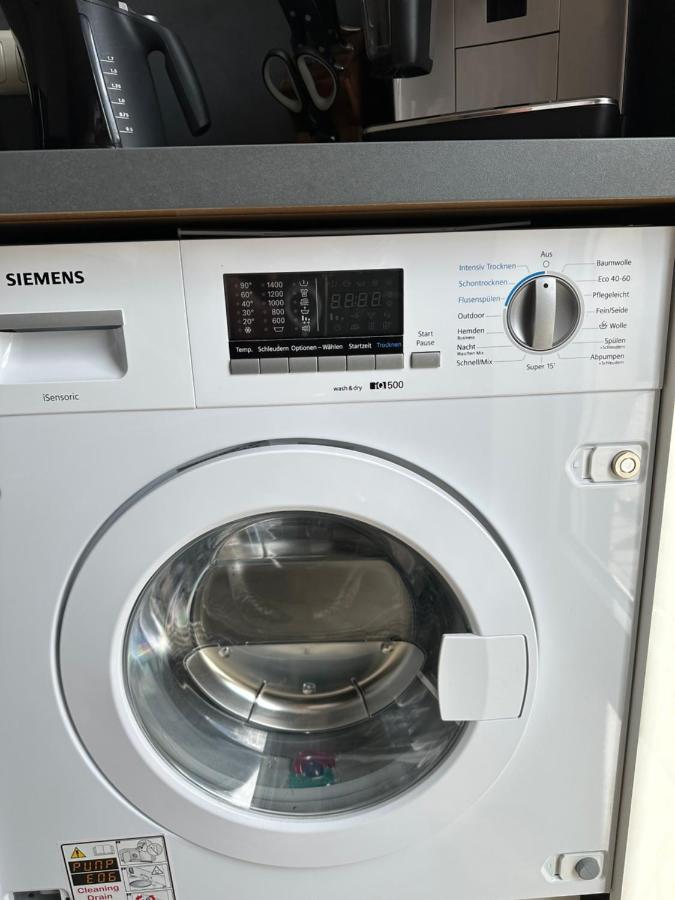 Appartement Traumhafte Haushaelfte Mit Kamin, Garten & Whirlpool Berlijn