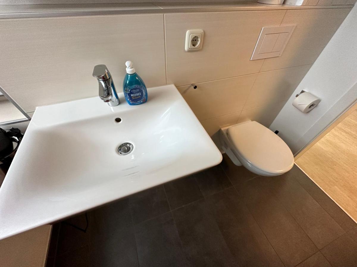 Traumhafte Haushaelfte Mit Kamin, Garten & Whirlpool Appartement *