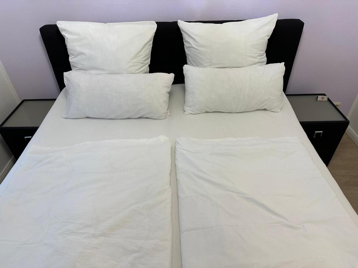Traumhafte Haushaelfte Mit Kamin, Garten & Whirlpool Appartement *